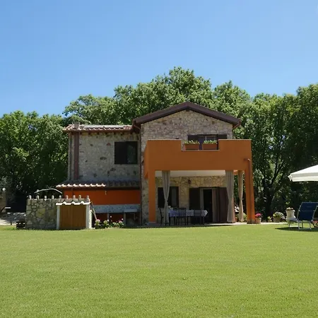 Scappo In Umbria, Casale Rusine