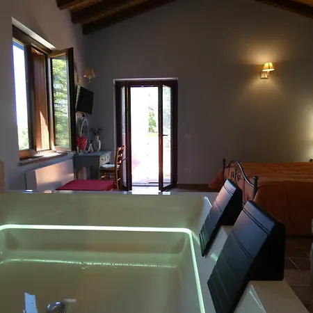 Scappo In Umbria, Casale Rusine